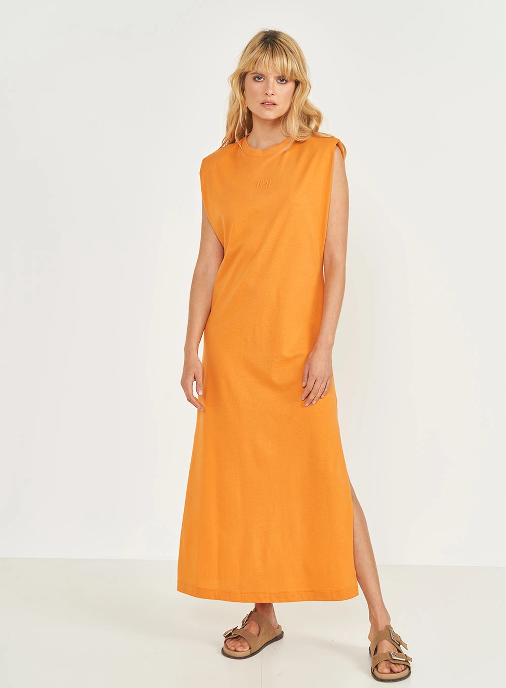 Vestido Midi Comfort Com Detalhe Em Logo Laranja