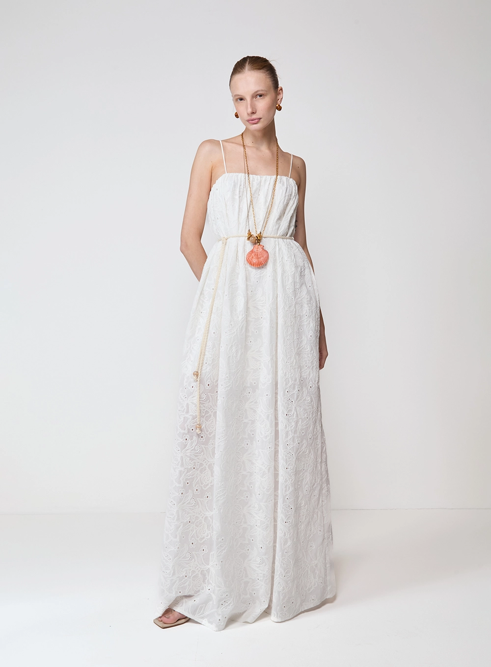 Vestido Longo Amplo Bordado Off Shell