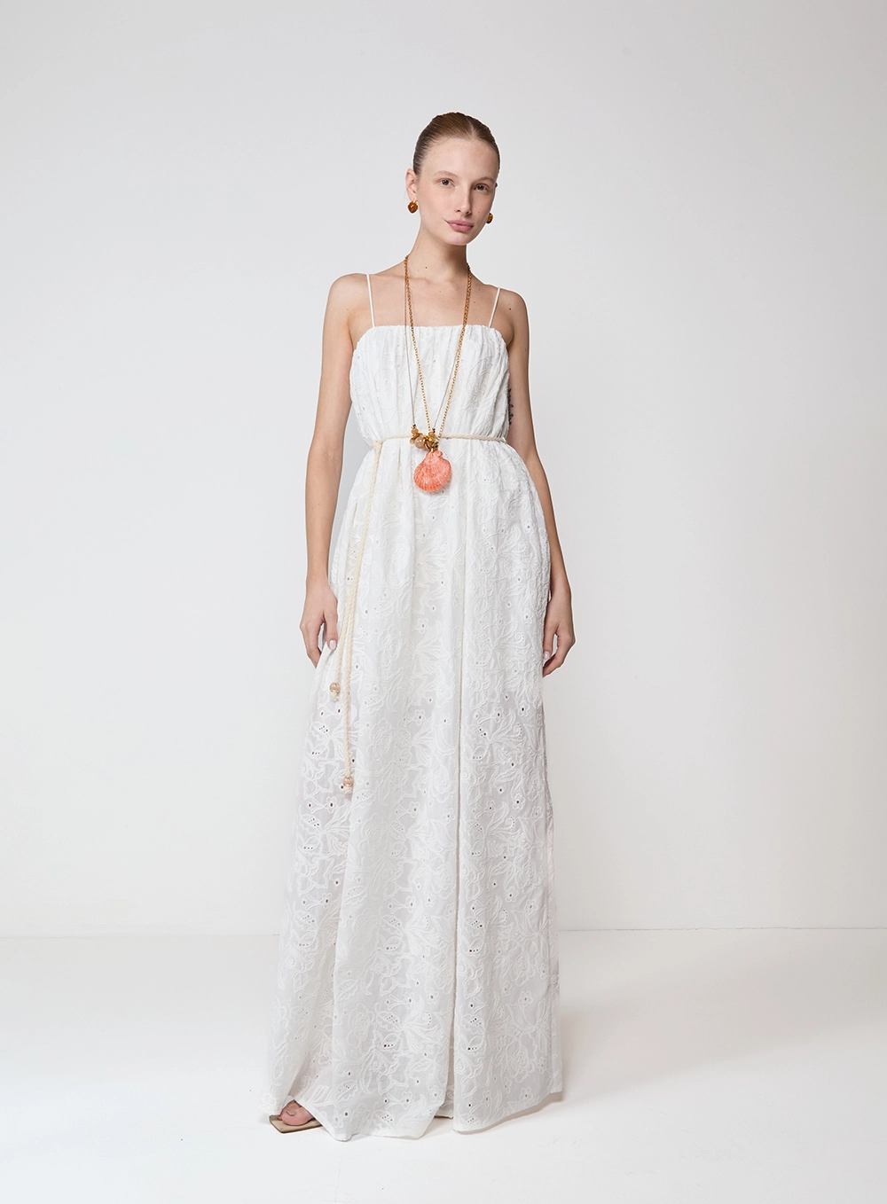 Vestido Longo Amplo Bordado Off Shell