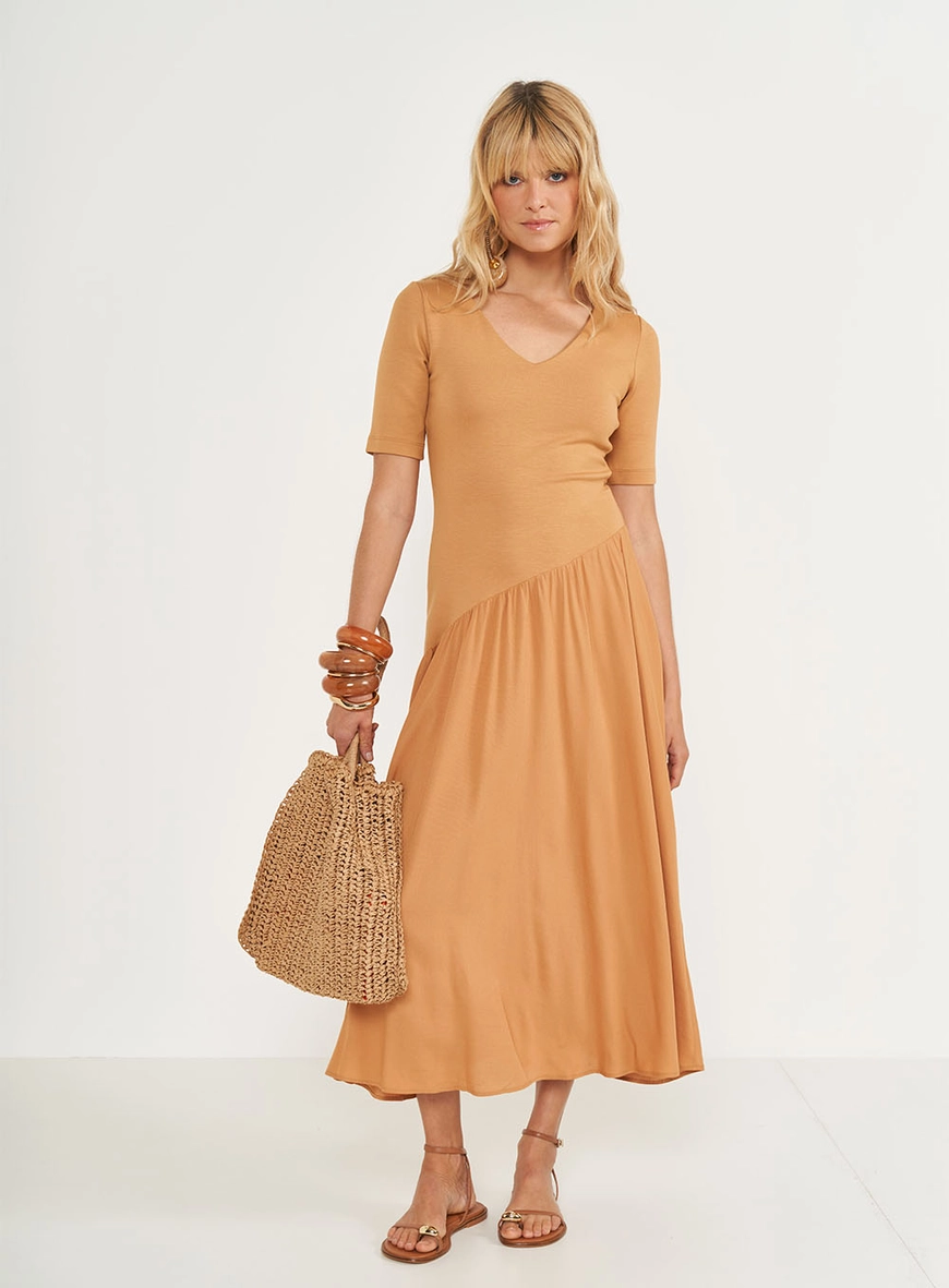 Vestido Midi Slim Manga Curta