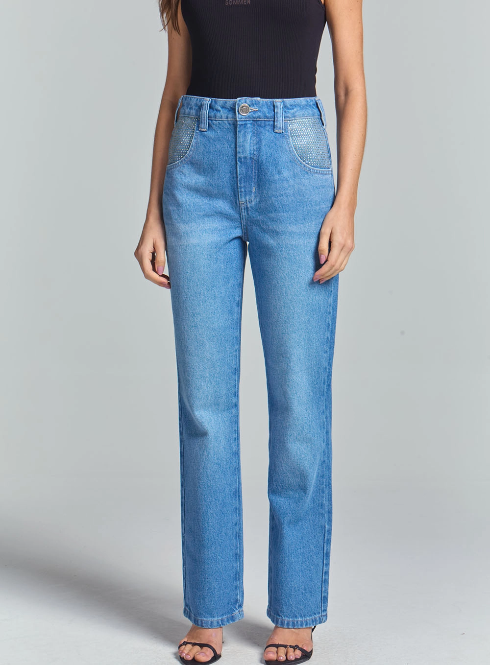 Calça Jeans Feminina Reta Com Aplicações Índigo 2