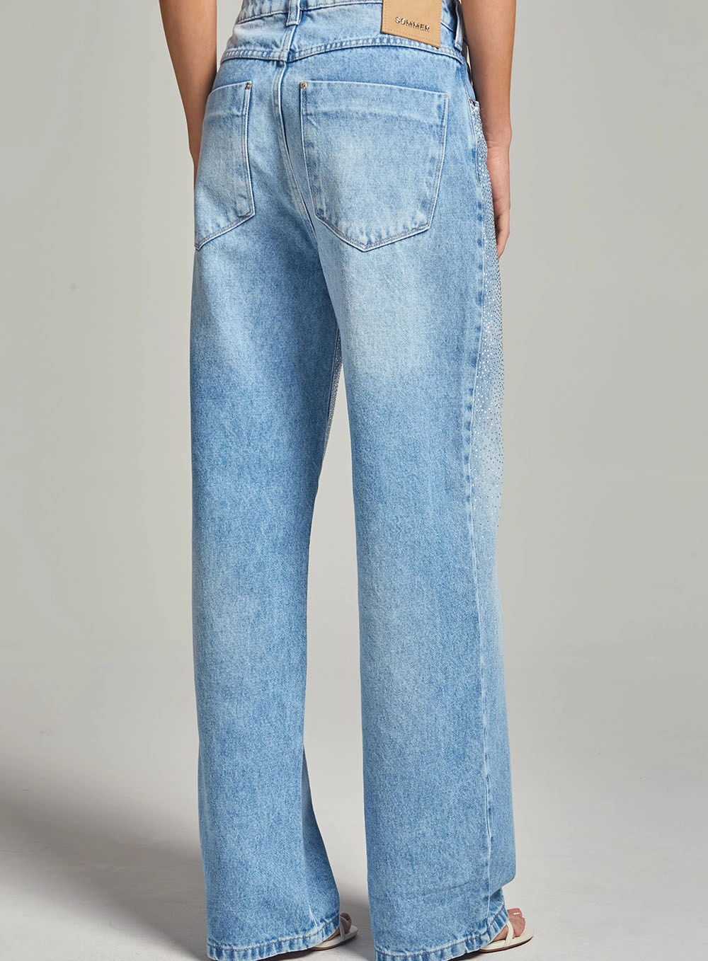 Calça Jeans Baggy Com Aplicação Índigo 4