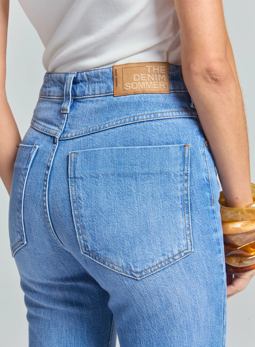 Calça Jeans Flare Com Fenda Na Barra Índigo 3
