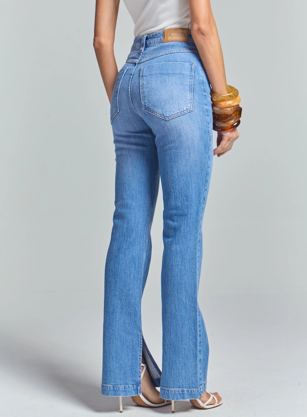 Calça Jeans Flare Com Fenda Na Barra Índigo 4