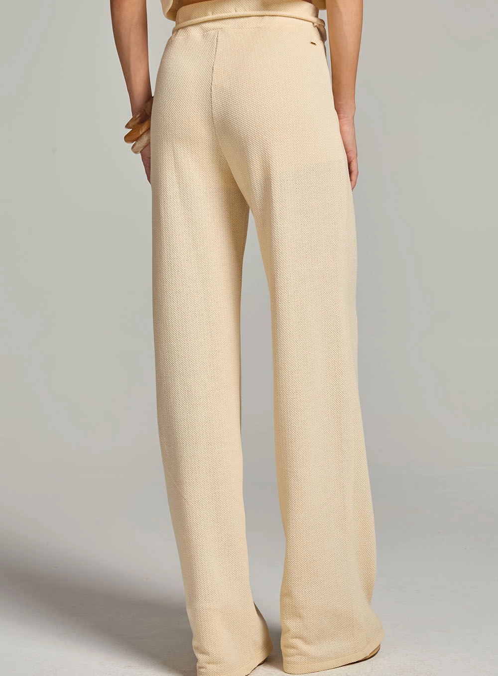 Calça Pantalona Com Cinto E Forro Bege 4