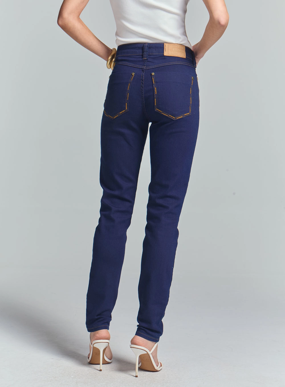 Calça Jeans Feminina Skinny Com Detalhe No Bolso Índigo 4