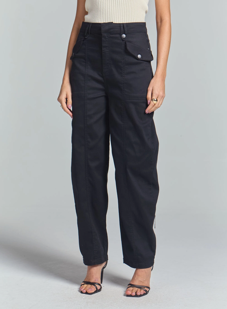 Calça Feminina Barril Com Detalhes De Bolsos Preto 2