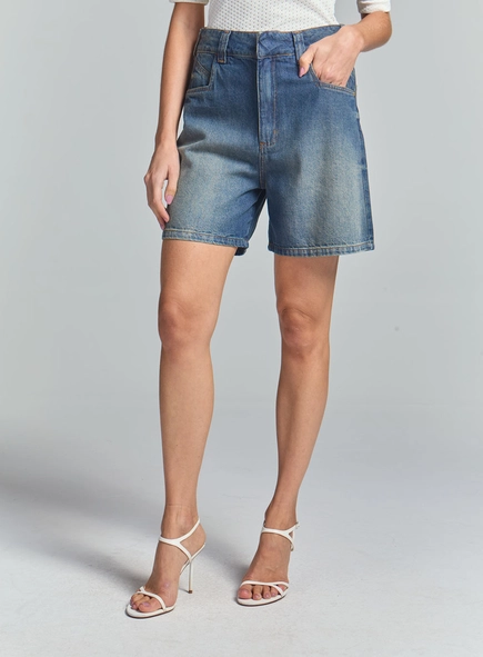 Bermuda Jeans Boyfriend Com Bolsos Frontais