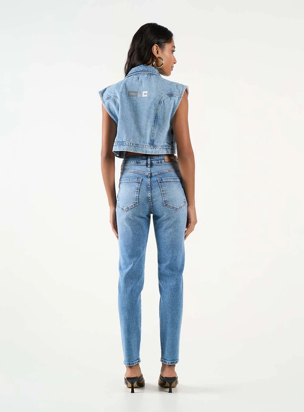 Calça Jeans Feminina Mom Stretch Com Bolsos Índigo 4