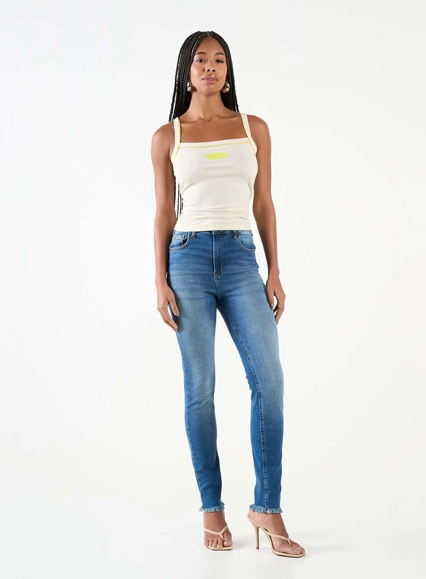 Calça Jeans Push Up Barra Desfiada
