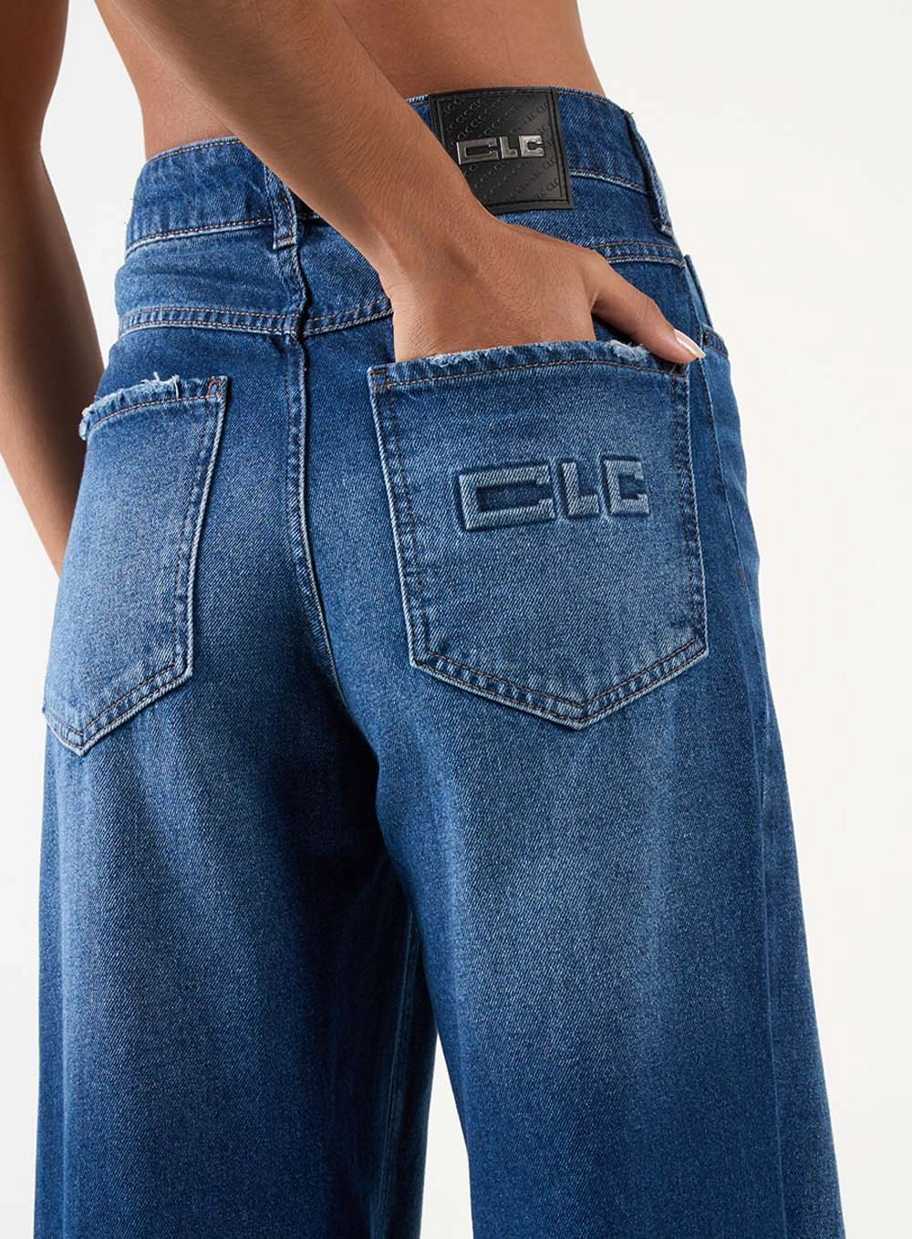 Calça Jeans Feminina Wide Leg Com Rasgos Índigo 5