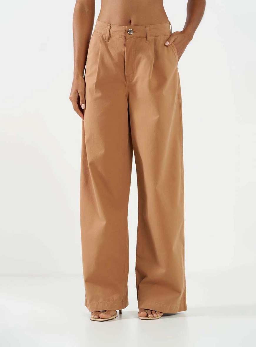 Calça Sarja Loose Fit Com Pregas Marrom Delle 2