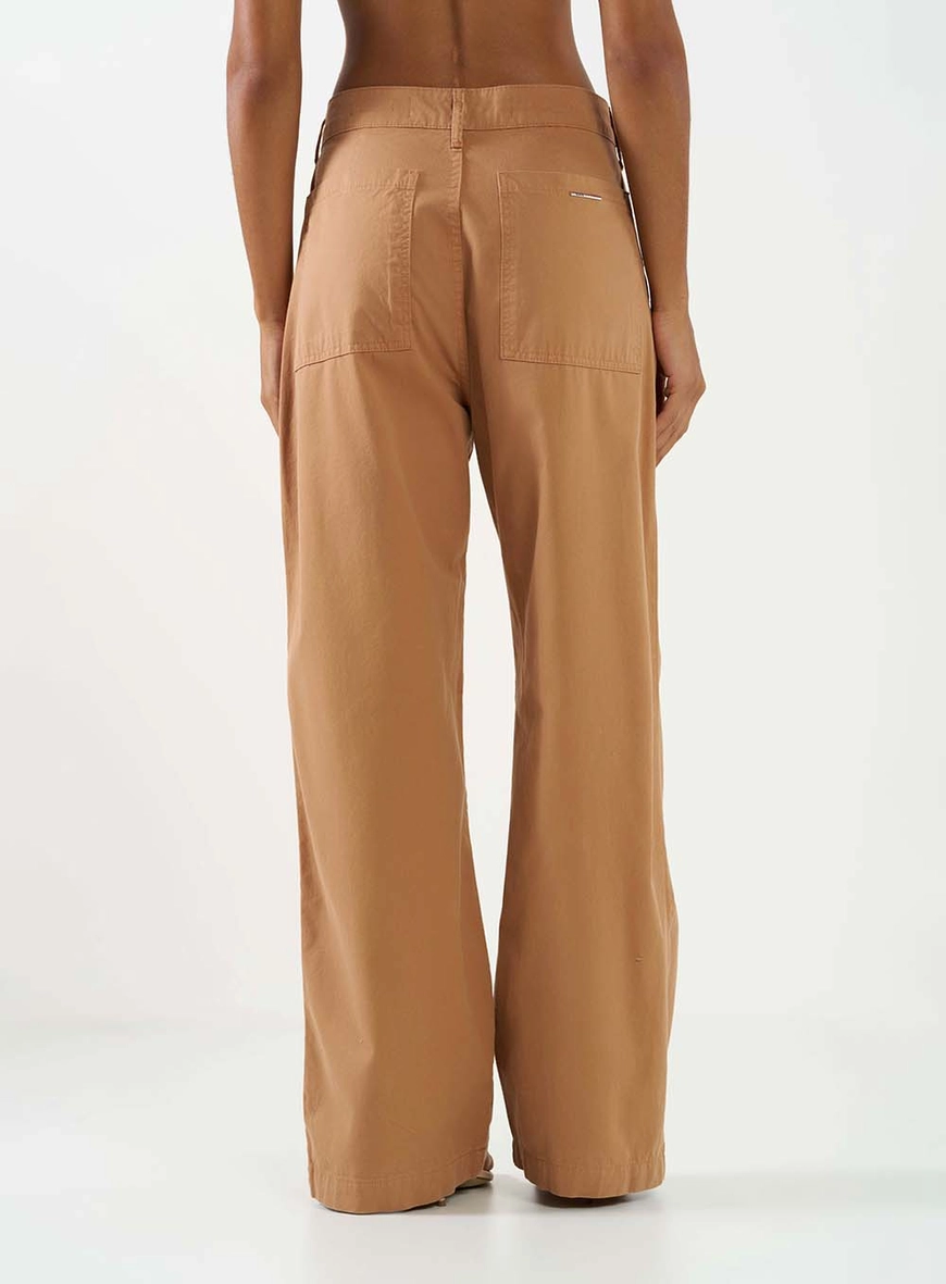 Calça Sarja Loose Fit Com Pregas Marrom Delle 3