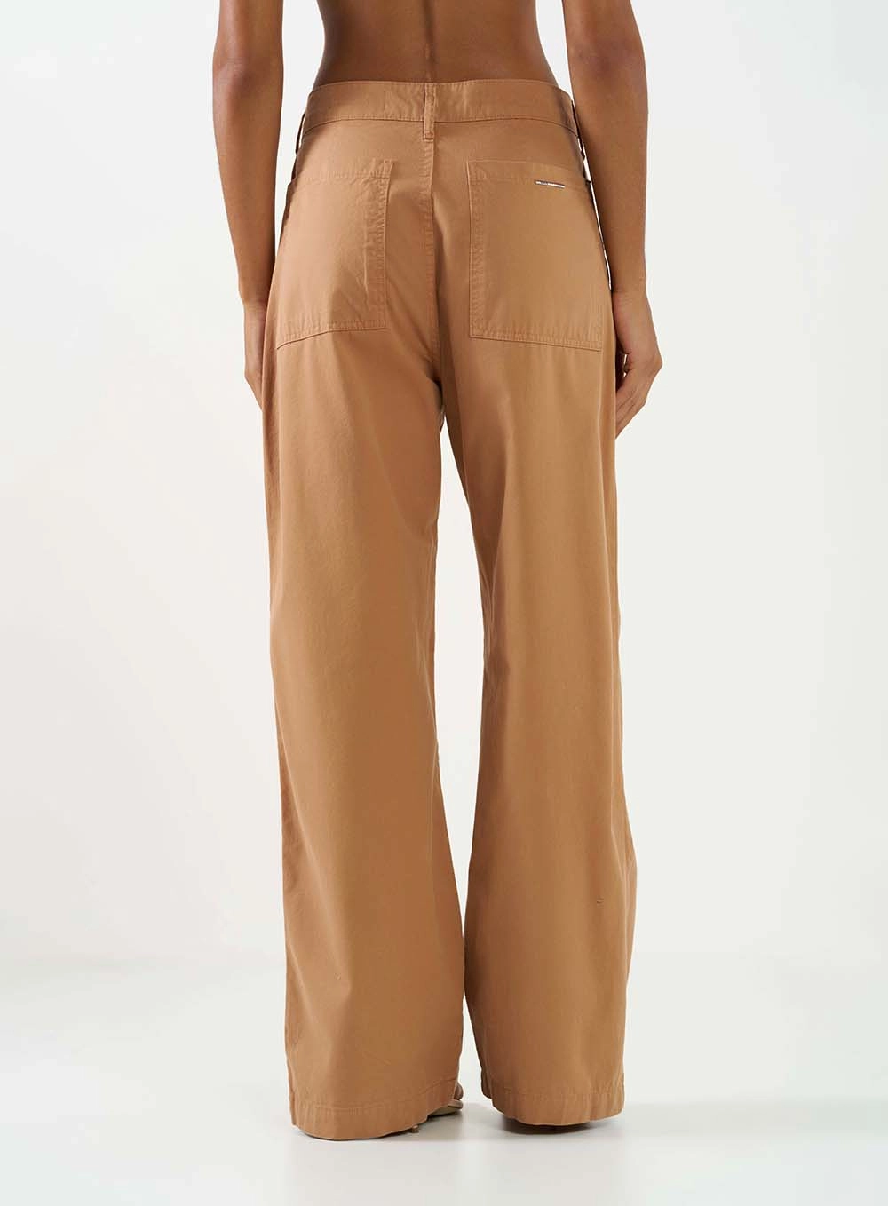Calça Sarja Loose Fit Com Pregas Marrom Delle 3
