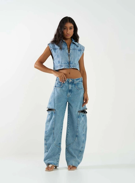 Calça Jeans Barrel Leg Com Detalhe Ziper