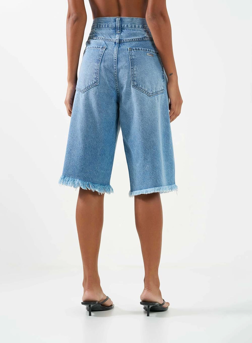 Bermuda Jeans Feminina Ampla Com Aplicação Índigo 4
