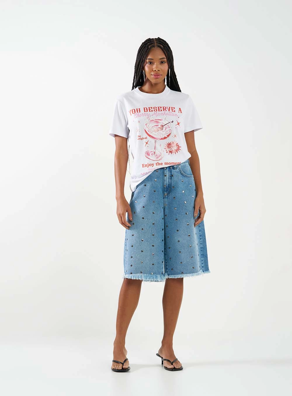 Bermuda Jeans Feminina Ampla Com Aplicação Índigo 1