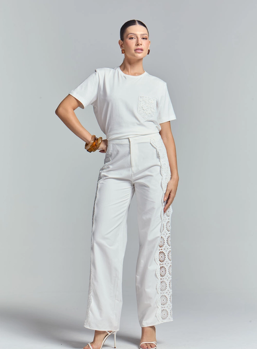 Camiseta Comfort Com Bolso Frontal Off Shell 6