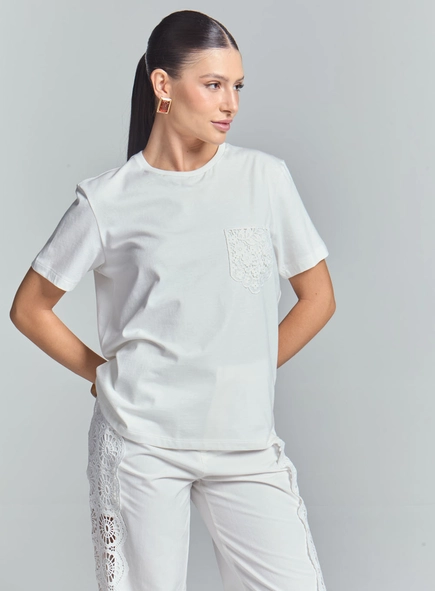 Camiseta Comfort Com Bolso Frontal