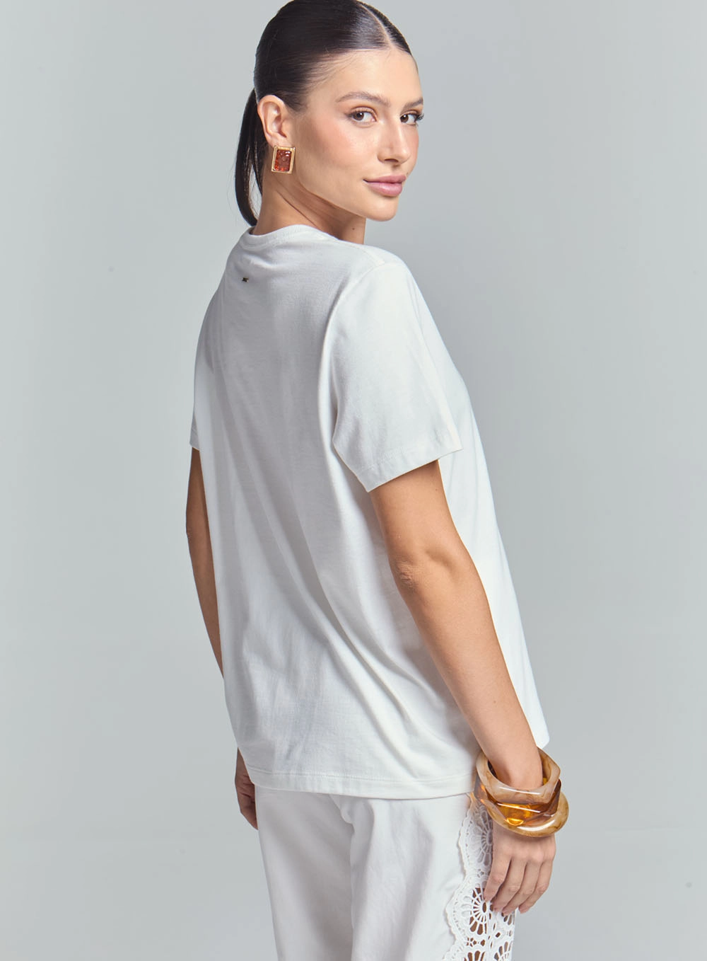 Camiseta Comfort Com Bolso Frontal Off Shell 3