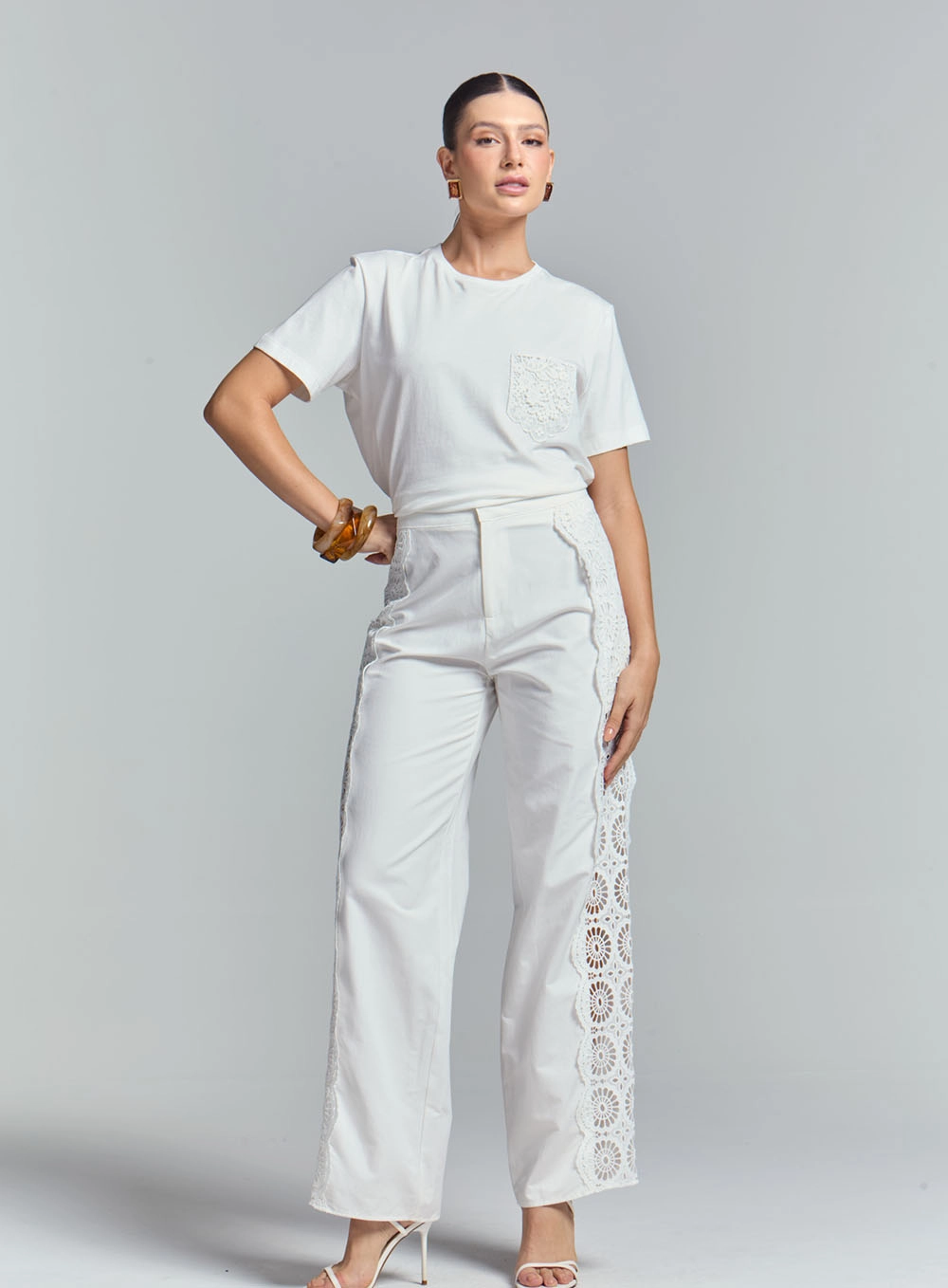 Camiseta Comfort Com Bolso Frontal Off Shell 6