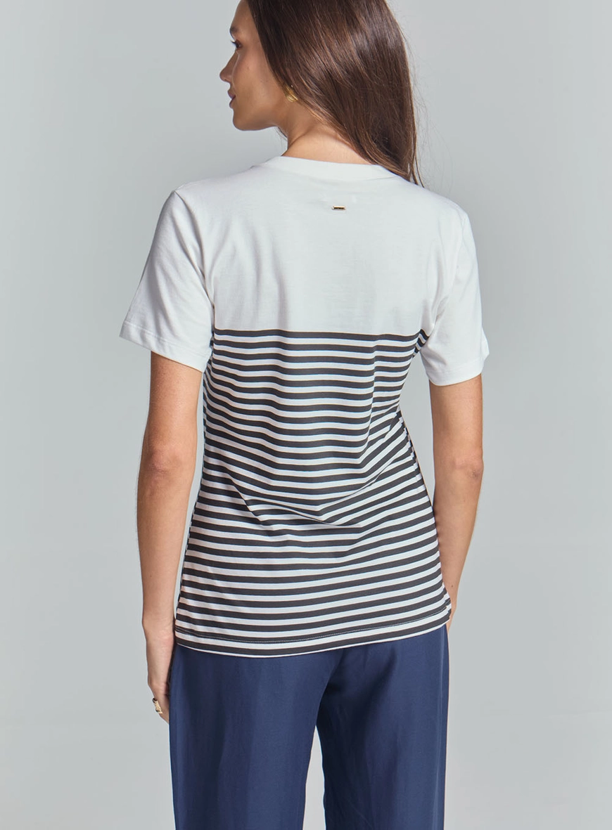 Camiseta Slim Básica Estampada Off Shell 4