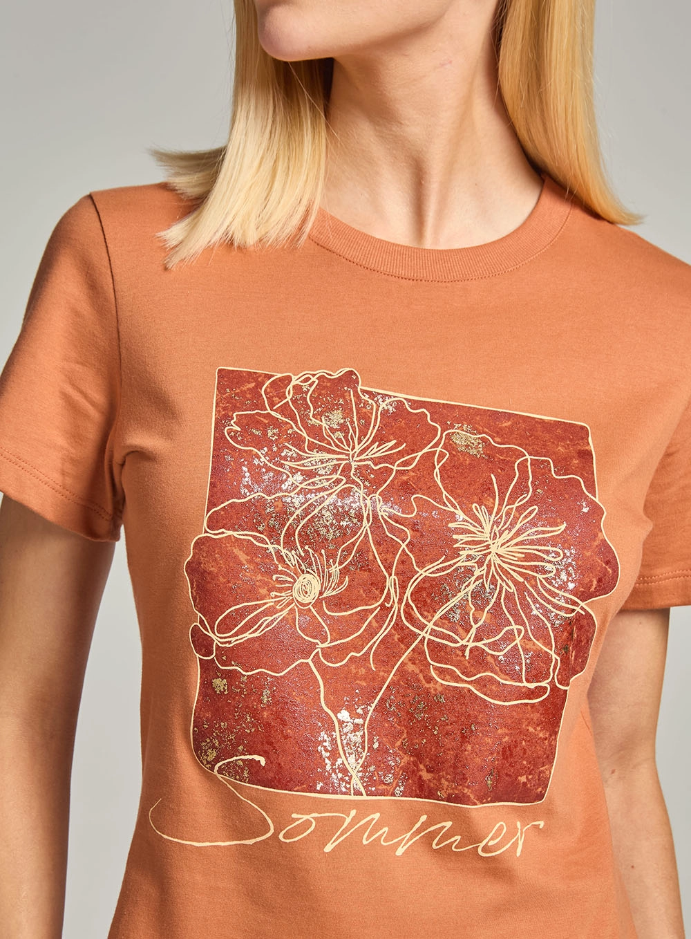 Camiseta Slim Básica Estampada Marrom 3