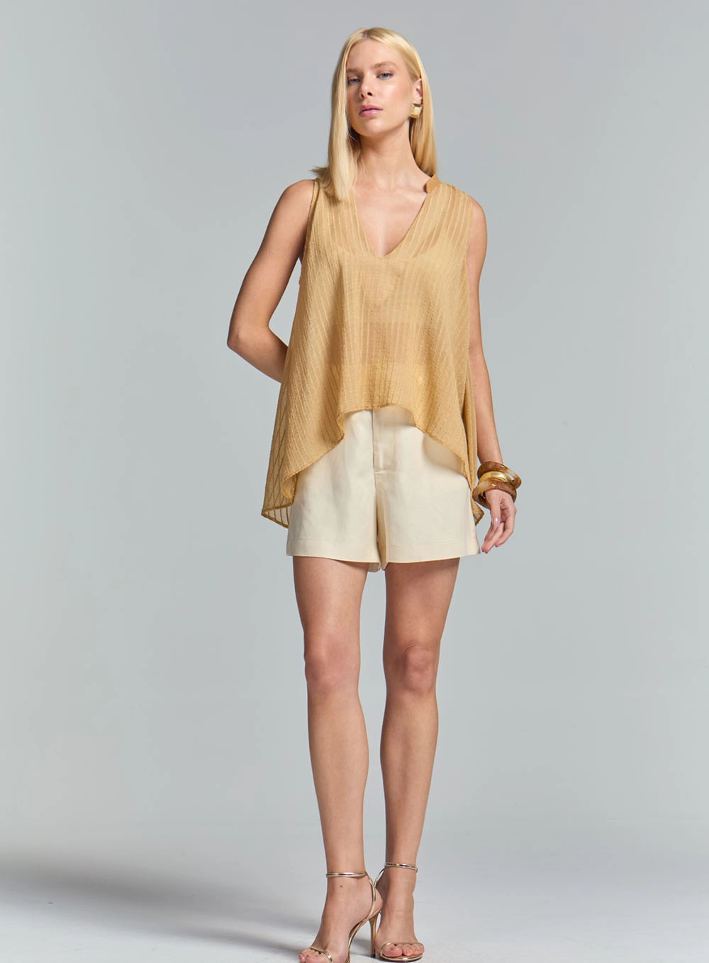 Blusa Godê Decote V Bege 1
