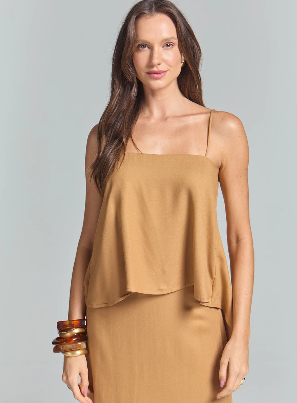 Blusa Fluida De Alças Finas Com Fenda Nas Costas Bege 2