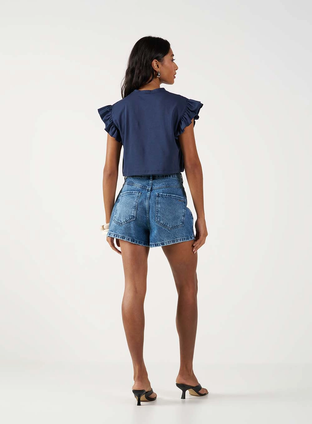 Short Jeans Trapeze Alta Com Logo No Cinto Índigo 4