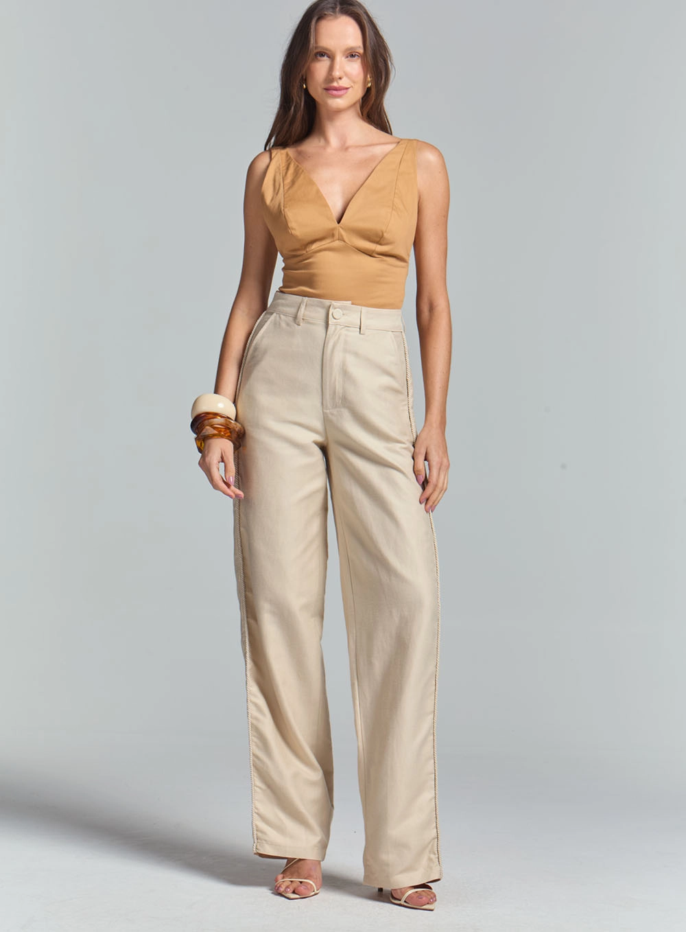 Blusa Slim Decote V E Lastex Bege 1