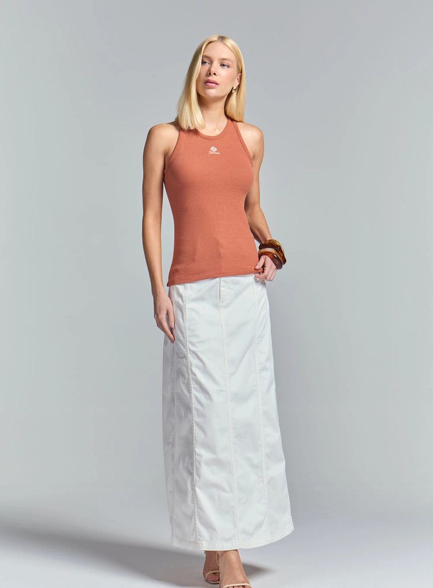 Regata Slim Justa Com Detalhe Logo Marrom 4