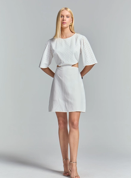 Vestido Comfort Laise Com Recortes