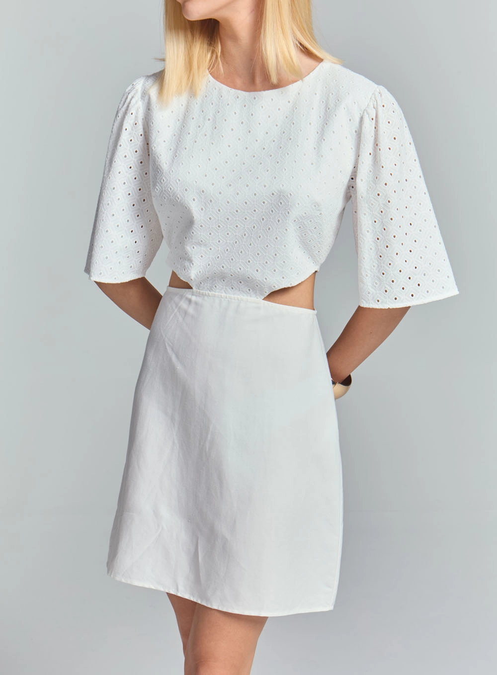 Vestido Comfort Laise Com Recortes Off Shell 2