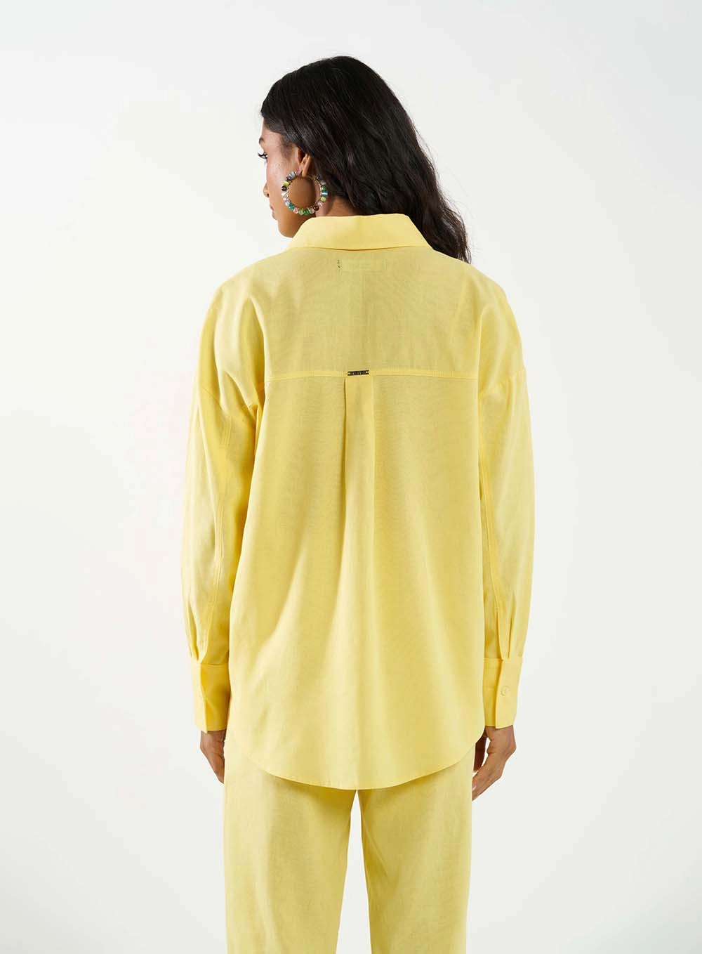Camisa Oversized Com Bolso Amarelo 2