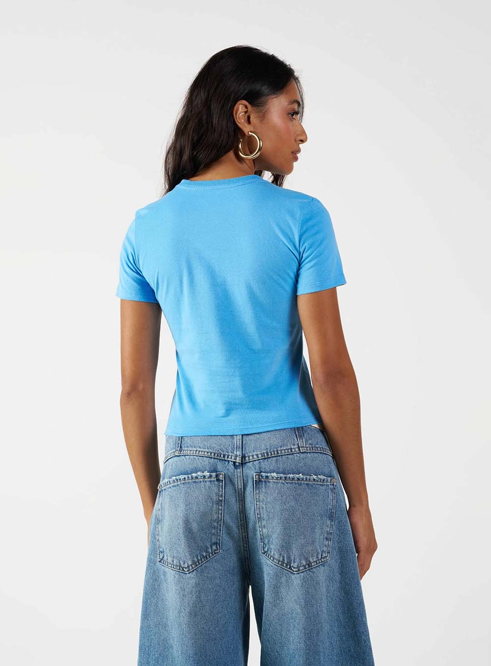 Camiseta Feminina Slim Básica Com Aplicação Azul 4