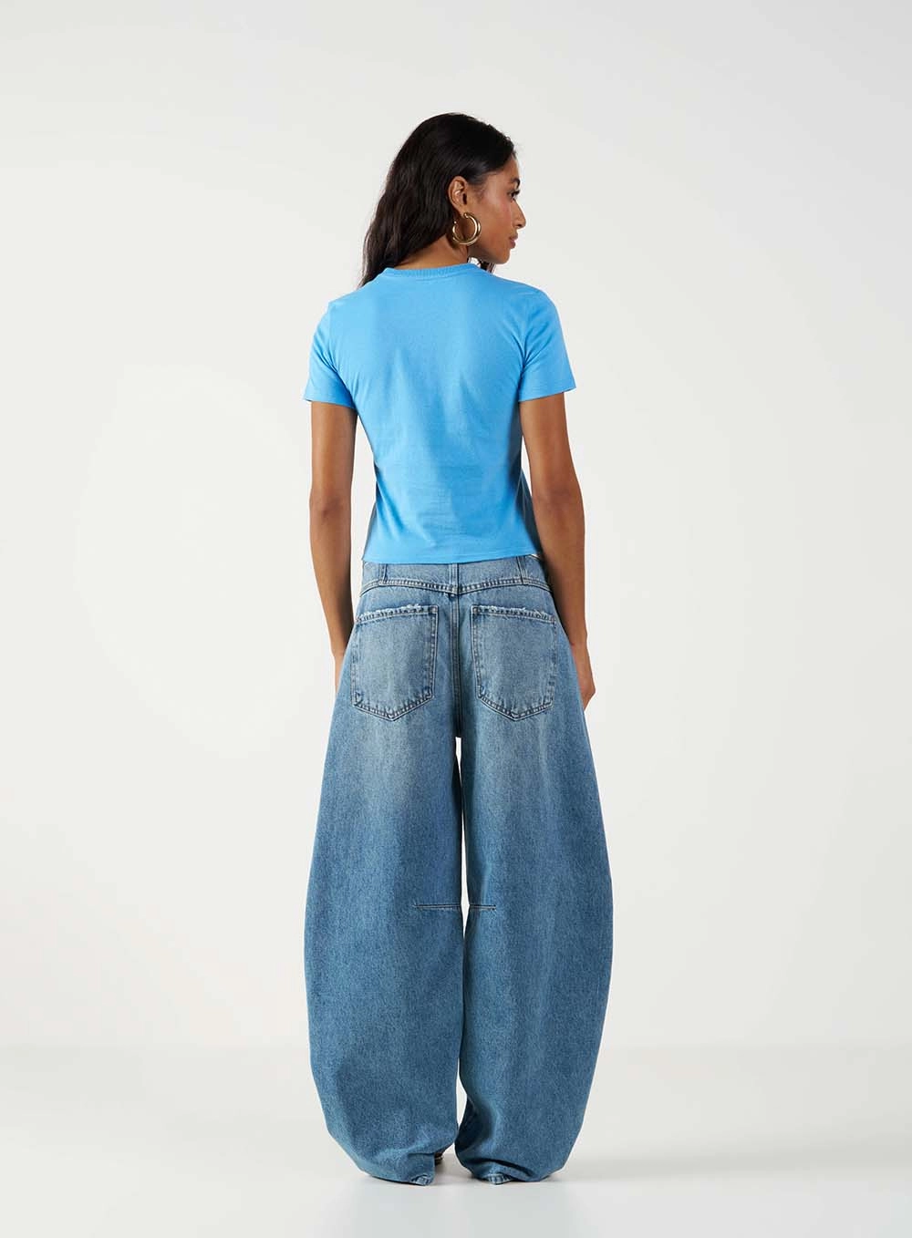 Camiseta Feminina Slim Básica Com Aplicação Azul 5