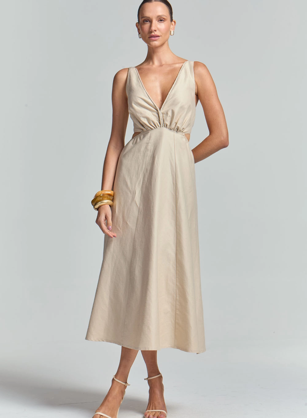 Vestido Midi Godê Decote V Com Lastex Bege 2
