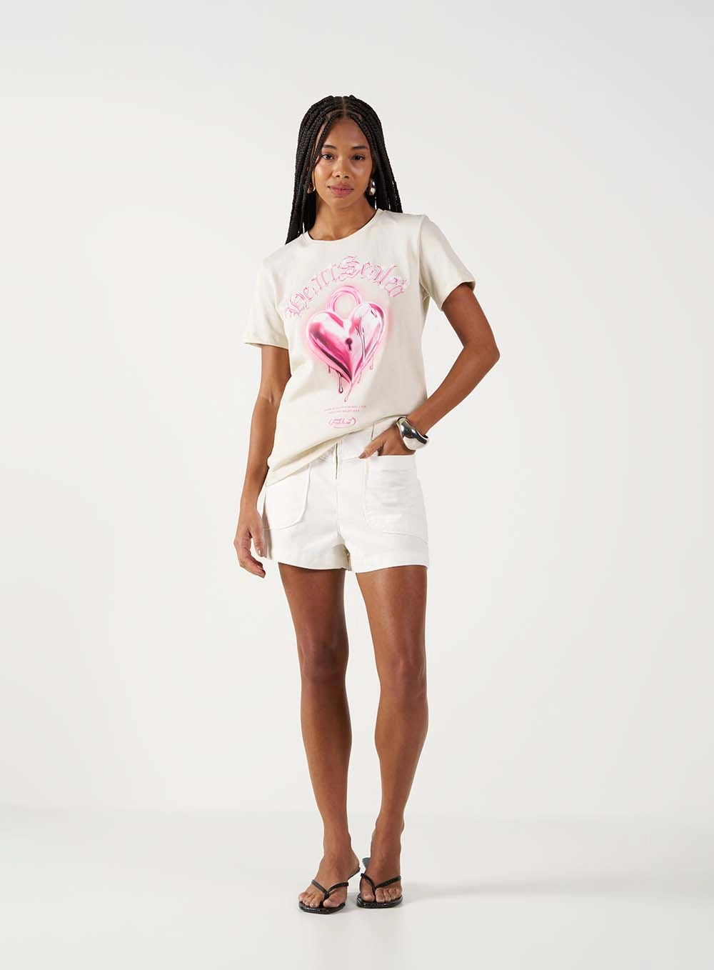 Camiseta Feminina Estampada Básica Regular Bege Italian 2