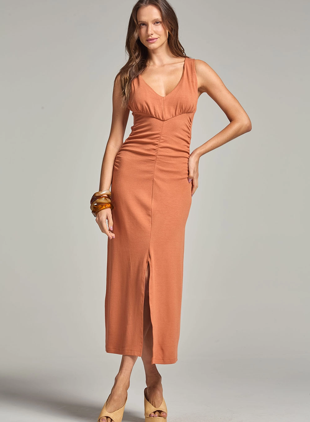 Vestido Slim Midi Com Drapeado Marrom 1