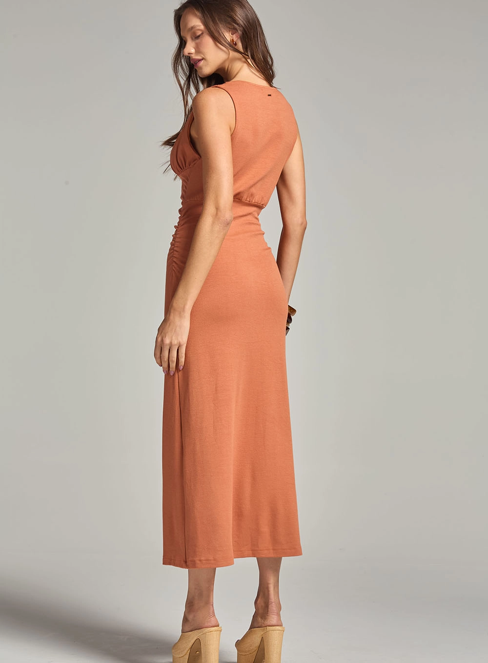 Vestido Slim Midi Com Drapeado Marrom 4