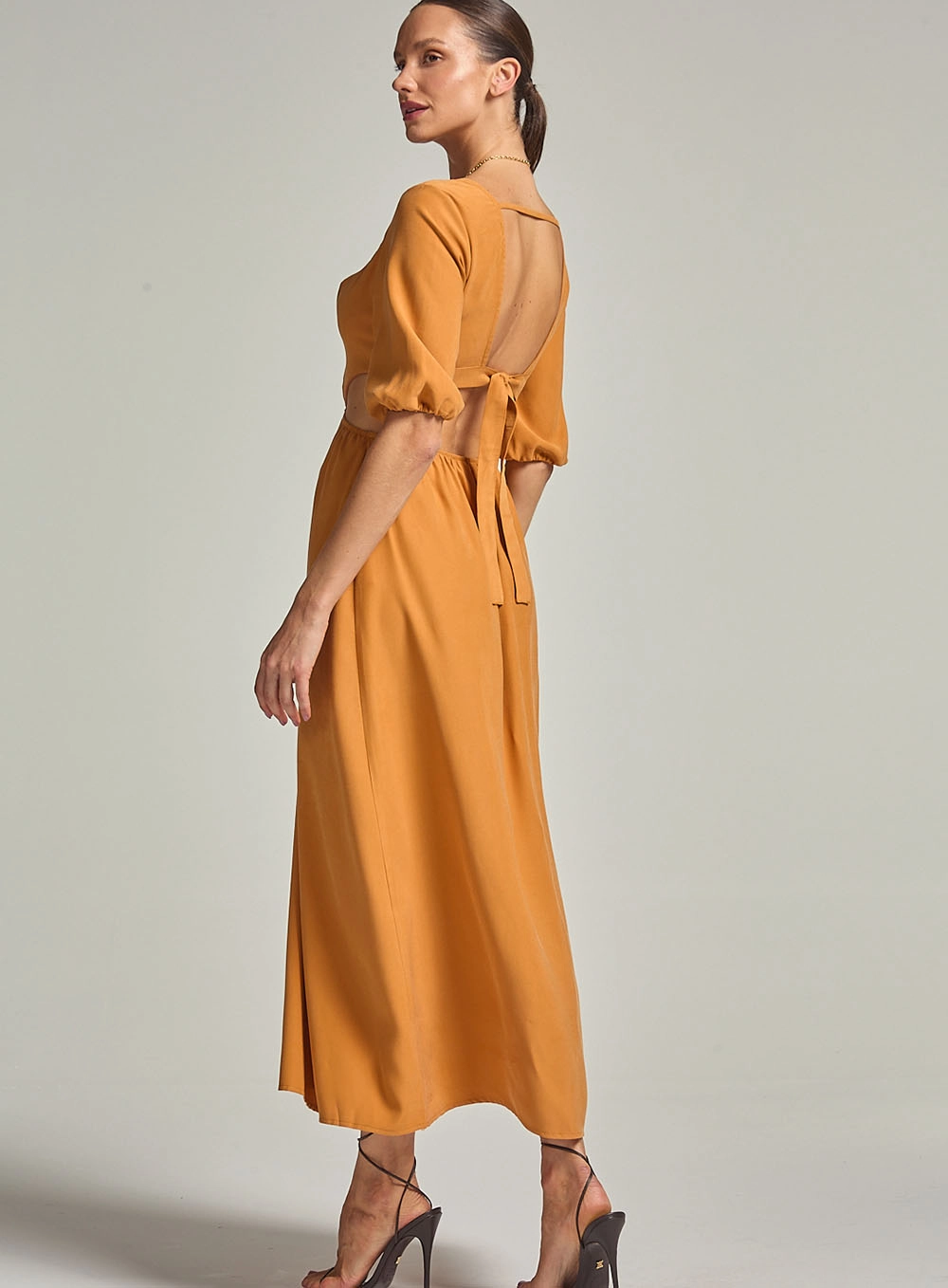 Vestido Midi Com Franzidos E Amarração Marrom 4