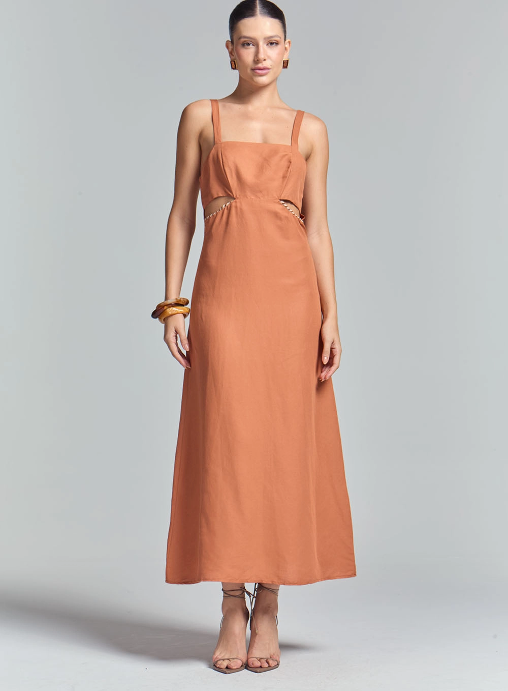 Vestido Regular Com Corte Lateral E Alça Marrom 1
