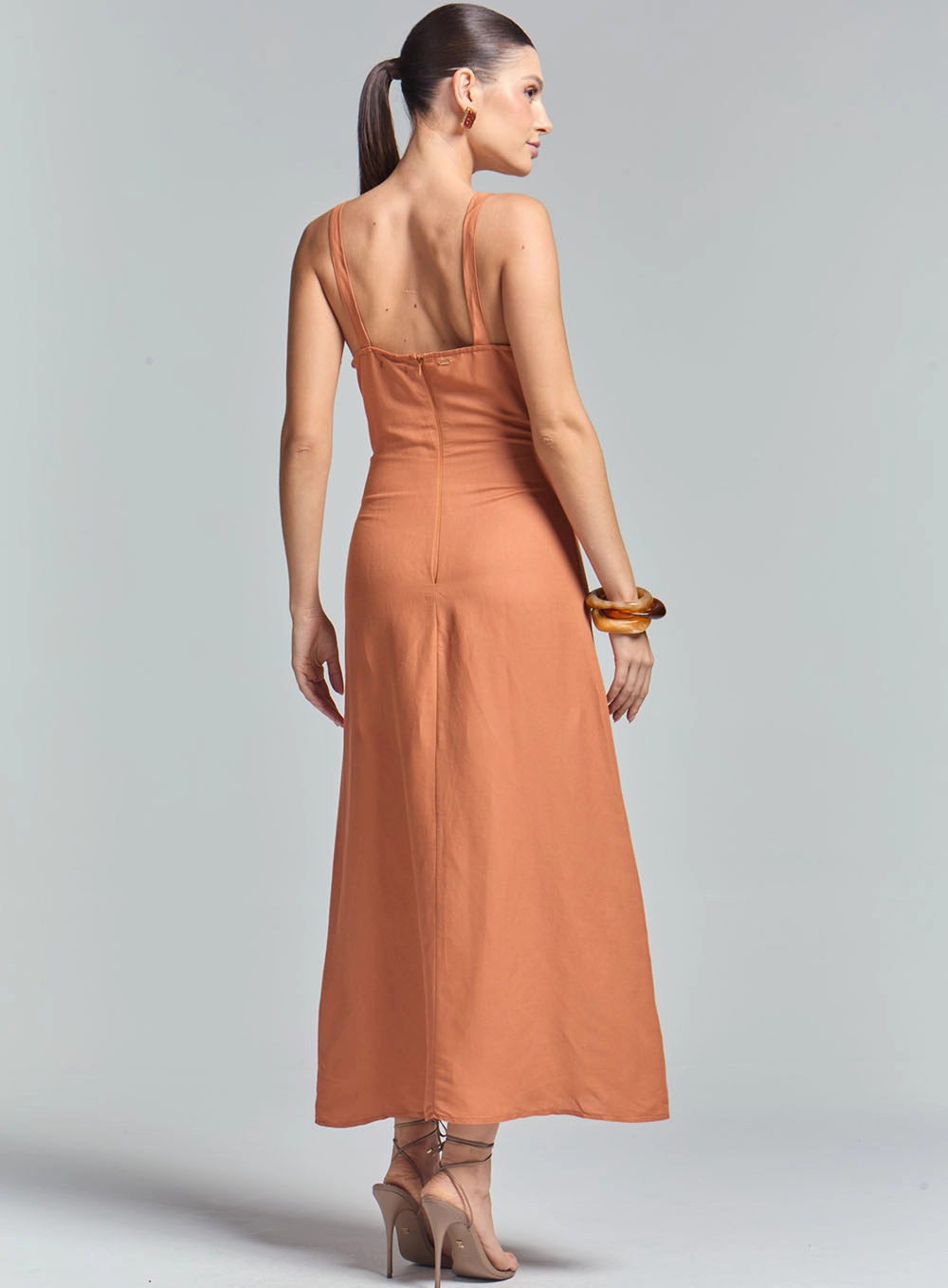 Vestido Regular Com Corte Lateral E Alça Marrom 4
