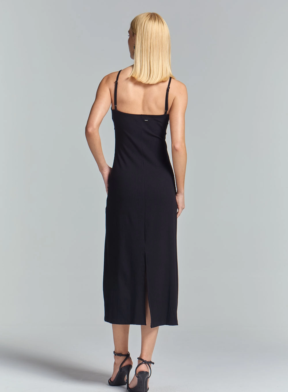 Vestido Slim Canelado Com Amarração E Alças Preto 4