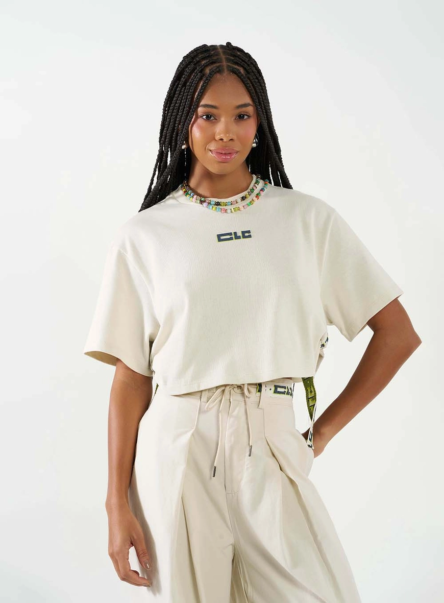 Camiseta Feminina Box Com Detalhes Utilitários Bege Italian 1