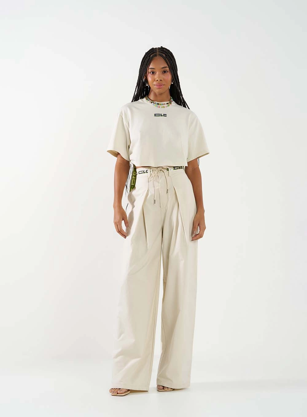 Camiseta Feminina Box Com Detalhes Utilitários Bege Italian 3