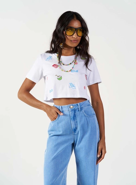 Camiseta Feminina Encurtada Bordada