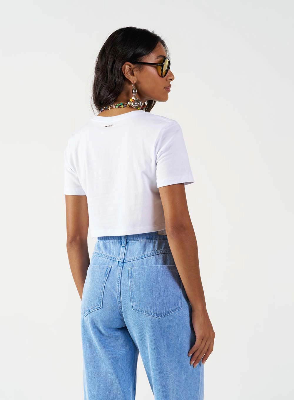 Camiseta Feminina Encurtada Bordada Branco 4