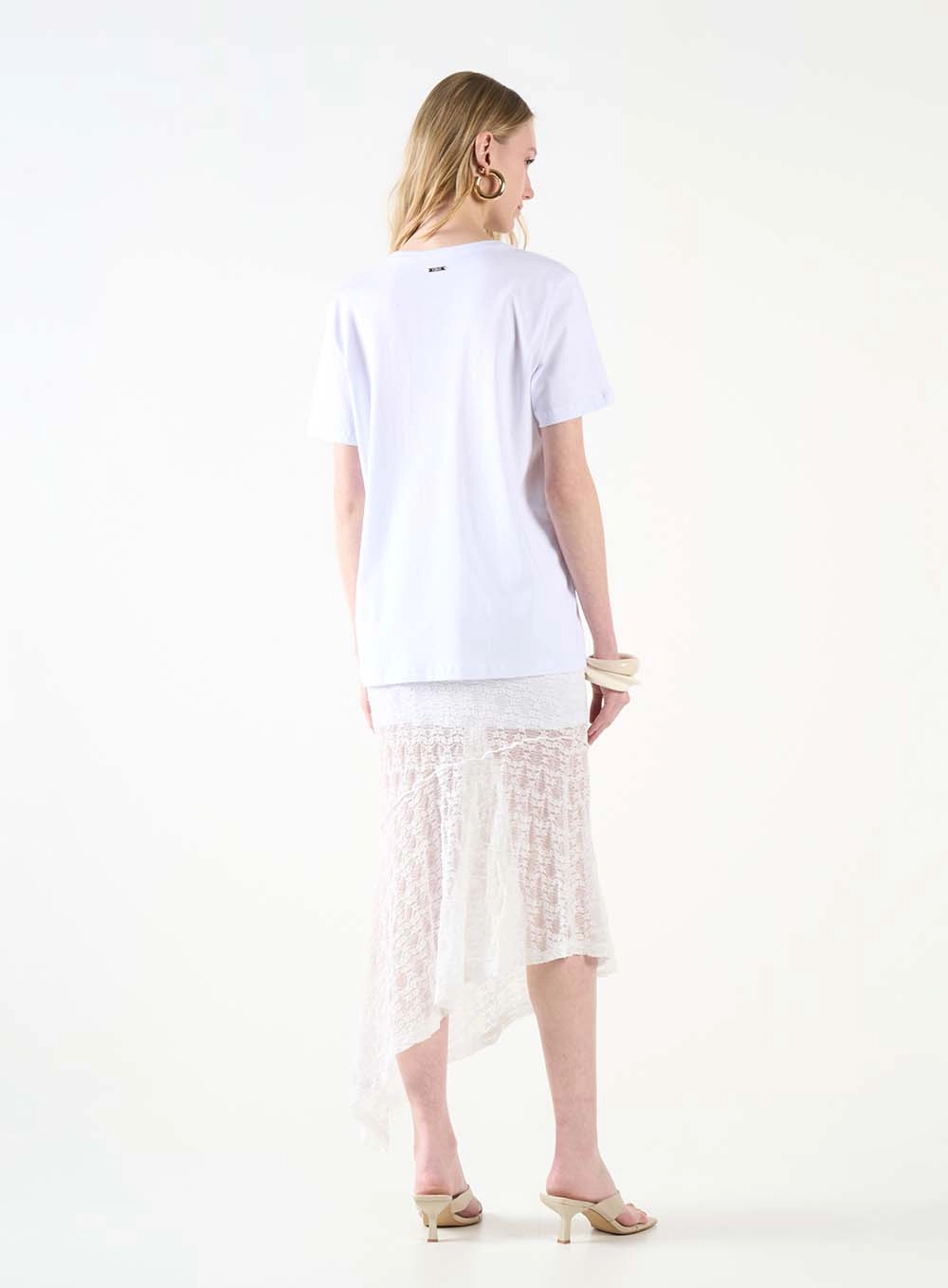 Camiseta Com Aplicação Branco 4